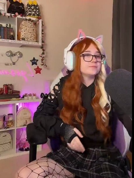 Lyssaurora pornographic model gallery