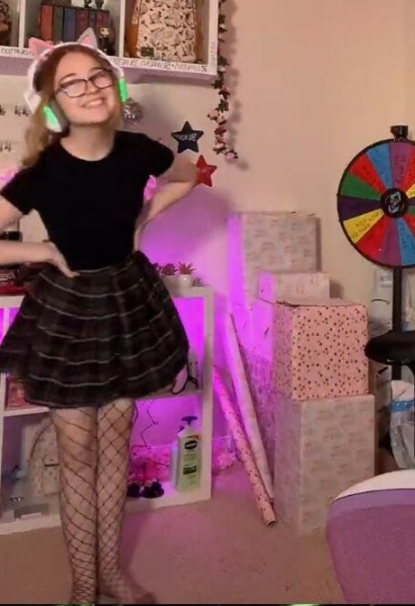 Lyssaurora high quality actress pics