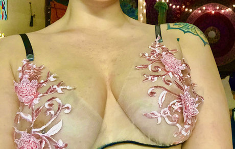 cali luve nude actress picture