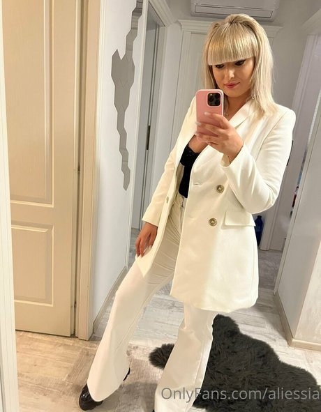 aliessia beautiful actress pictures