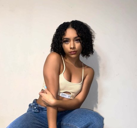 Alix Lapri nice pornstar image