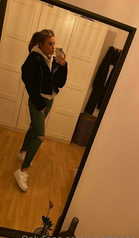 julietthope perfect model photos