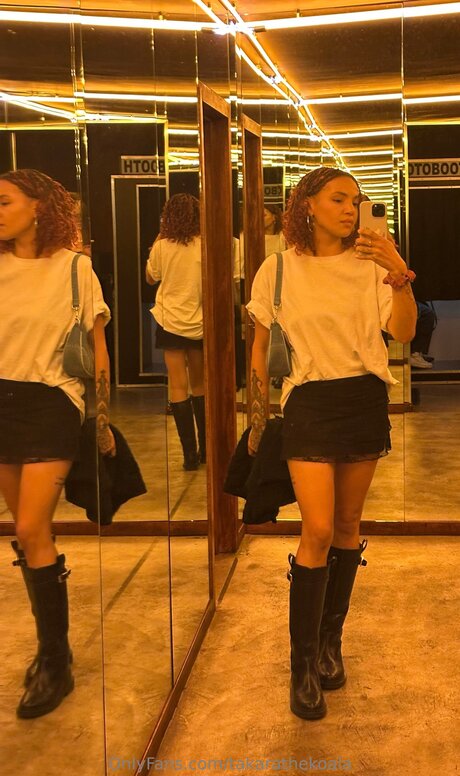 Takarathekoala model sexy photos