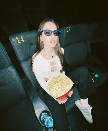 mallennnna pornographic actress image