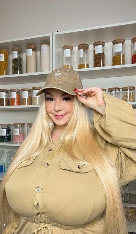 Schnataa hot star pictures