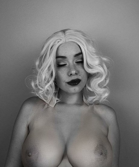 Dos Cavazos model hot pics