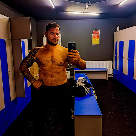 MuscleMonster model xxx pics