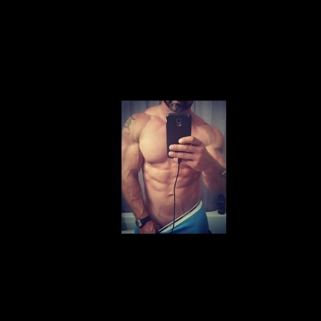 Muscledaddy0713 pretty model pictures