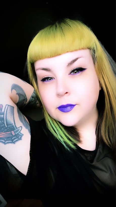 Green Queen top model pic