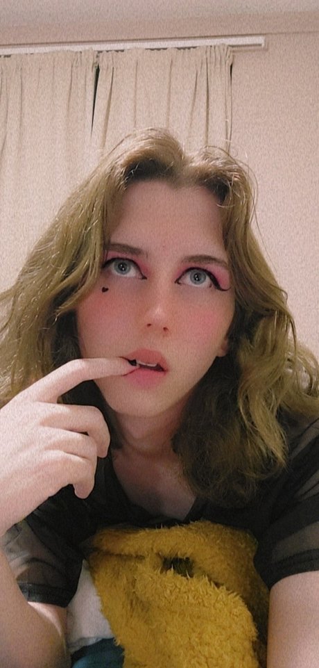 Dysphoric Leah nude model pics