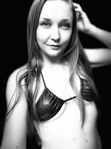 Ms Lily Flowers nudes actress pic