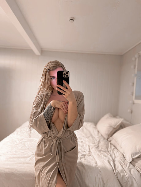 DOLLFACE PREMIUM star pornographic pics