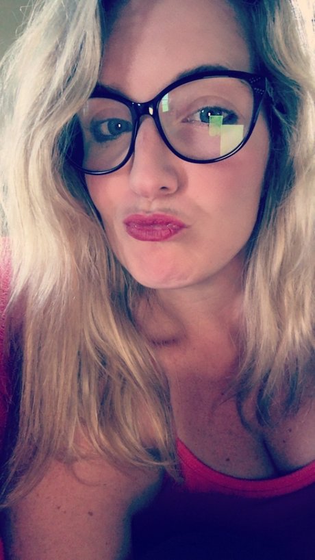 CurvyCaliGirlGoneSouth top model archive