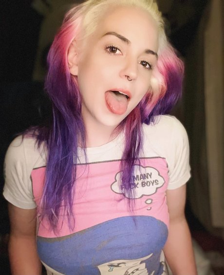 Justine Alexandra Dollins naked star pics