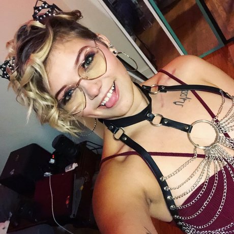 Kirra Kitty pornstar sex gallery