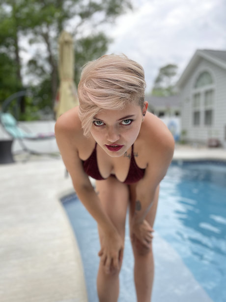 Kirra Kitty sexy model pictures