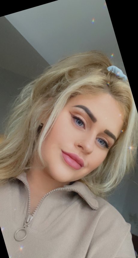 Louise 98 erotic model picture