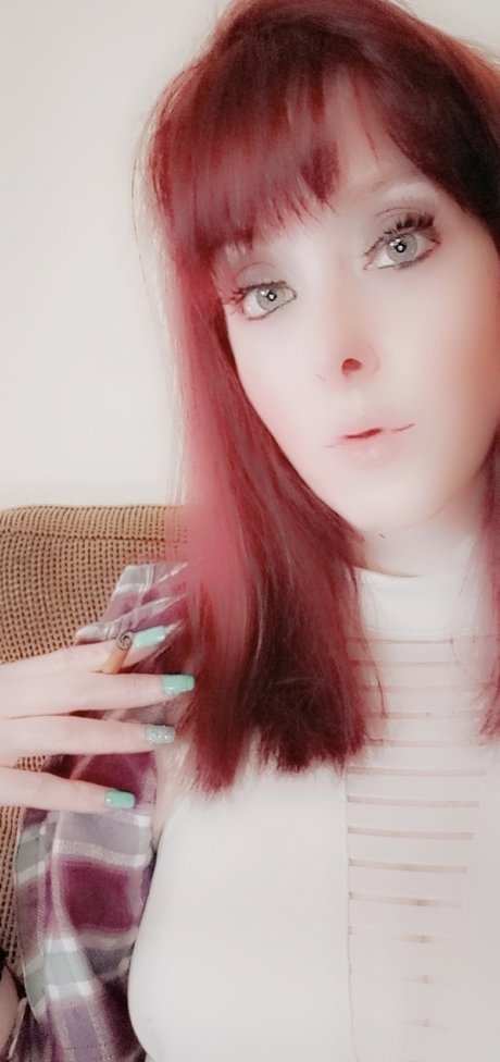 DOES WHAT S TOLD_ sexy pornstar image