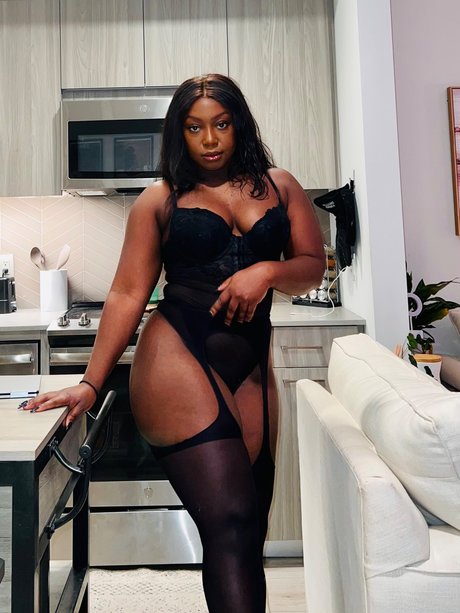 Dark Skin Desires hot actress photo