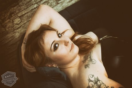 Nanuk model erotic image