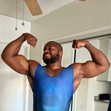 CocoaMuscle free model pic