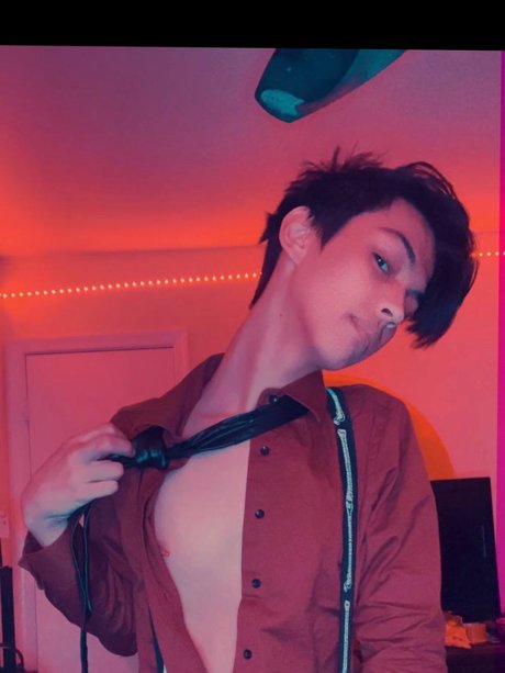 Robin Wonder erotic actress image