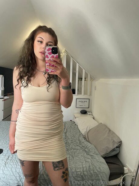 Daisy Jones FREE PAGE_ high quality star gallery