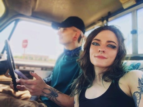 NaTnCaP model naked images