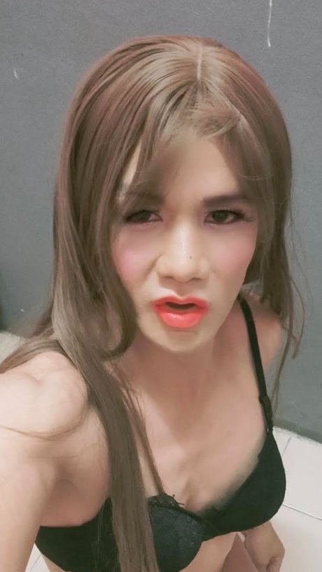 Izzy Emmy erotic actress pic