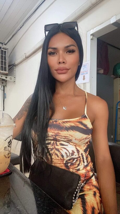 huge tits milf onlyfans adult pic