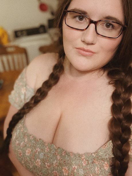 Deeliciously Me naked star photo