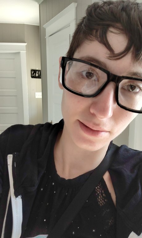 Eiko Tenshi model free img