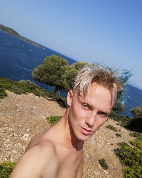 Naughty Model star top photos