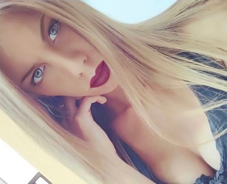 AniGi naked model pics