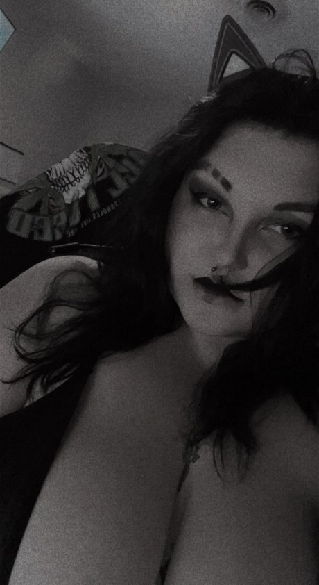 _Mami Em_ sexy star images