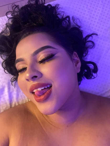 Maluu_ model adult pic