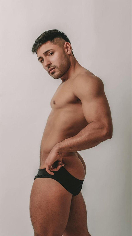 Axel Fit Boy model top picture