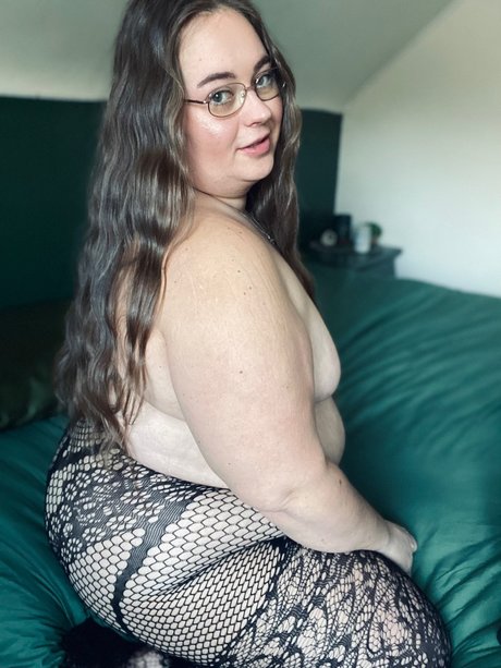 NerdyPeachessVIP high quality model photo