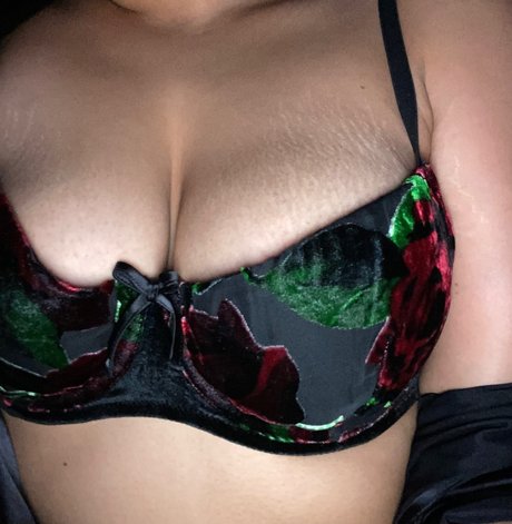 Curlycutestoner naked model galleries