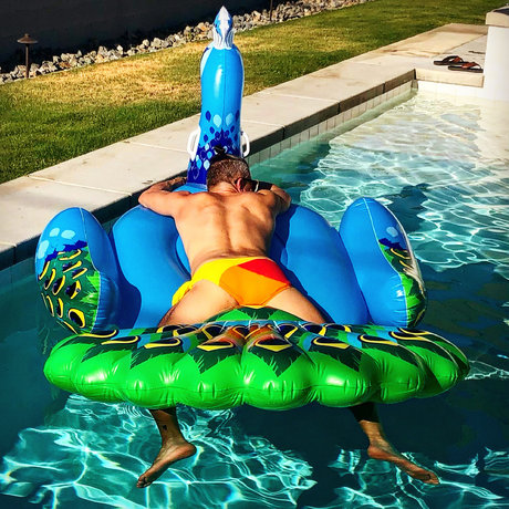 Nickropolis star nude photos