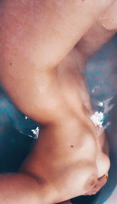 Naomi Freek model free pictures