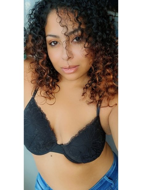 Bella Emara model sexy picture