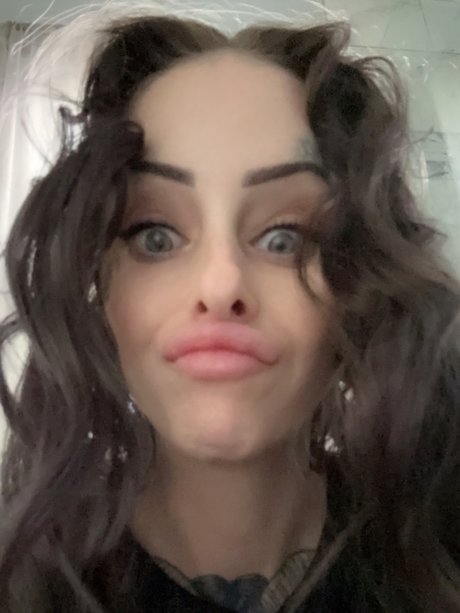 Nikki Malice art star pictures