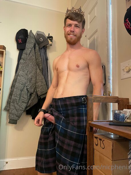 Nic Phenix star adult pics