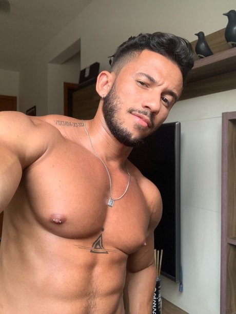 LeoBBZ model naked galleries