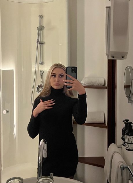 Nina S e 19 star photos