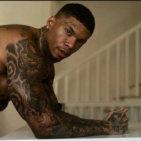 Cozi Daddi nudes model image