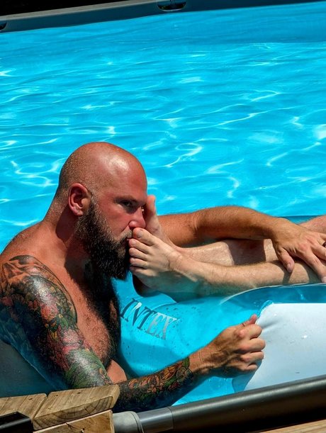 Cubbys Feet sexy pornstar images