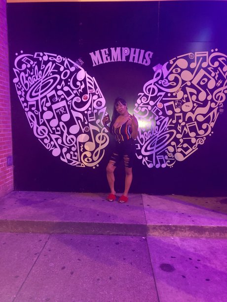 Woo naked model picture