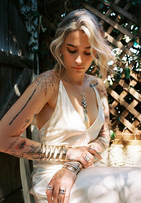 Paris Jackson model adult galleries